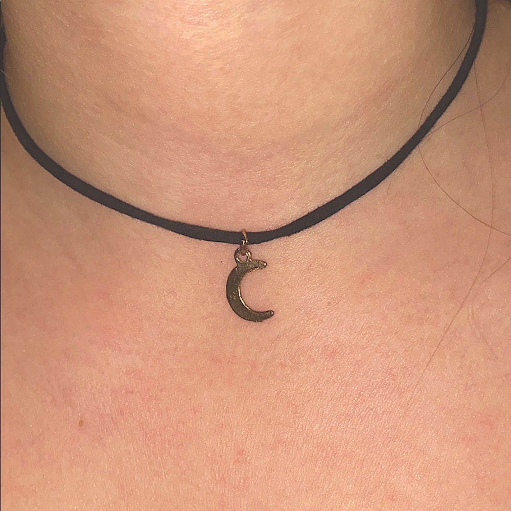 Moon Chocker🌙